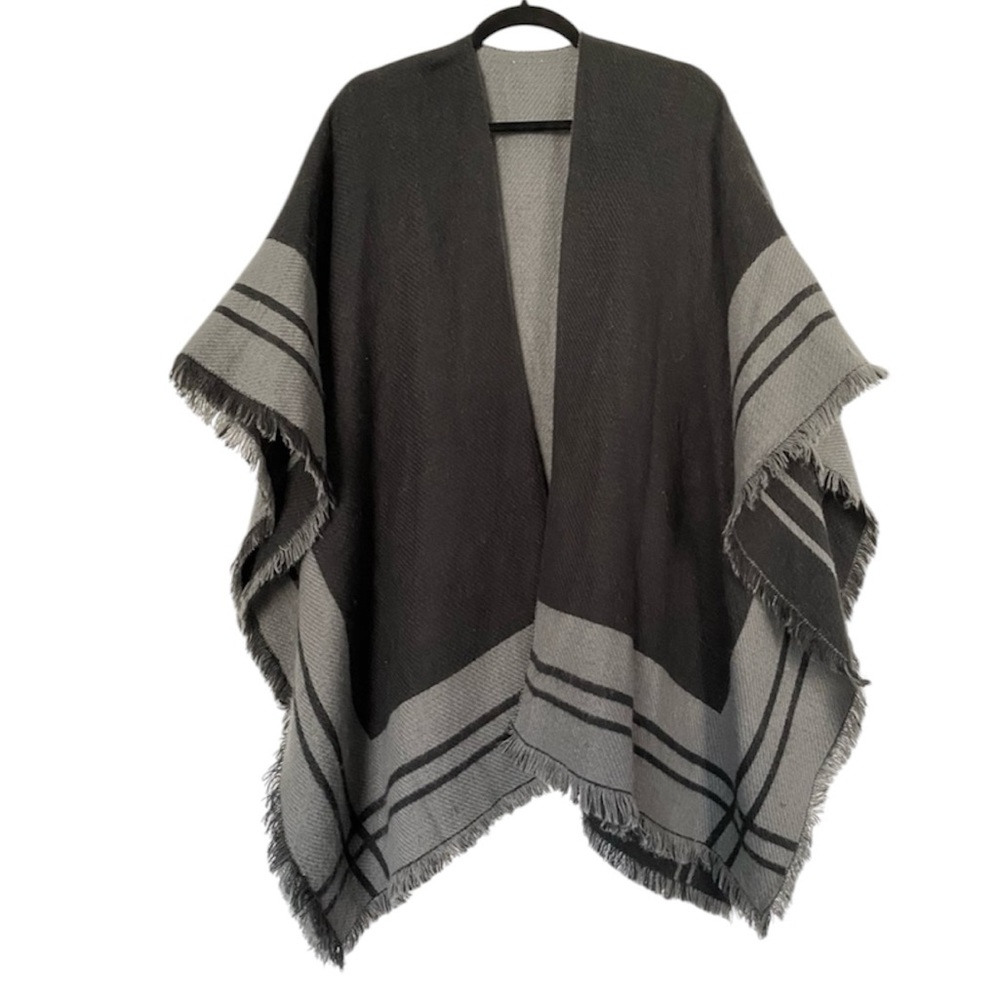Reversible Poncho Black & Gray